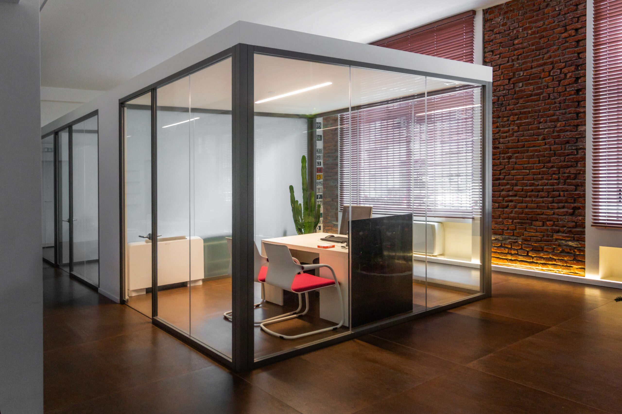 L’illuminazione in ufficio: come creare uno spazio di lavoro confortevole